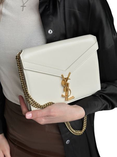 Сумка Saint Laurent Cassandra Monogram Shoulder Bag in White Leather 0379 фото