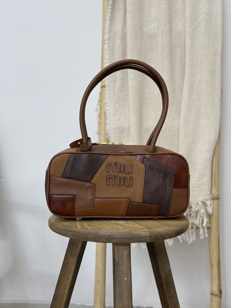 Брендова жіноча сумка Miu Miu Beau Leather Patchwork Bag in Cognac 446 фото