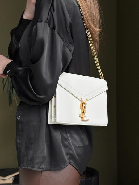 Сумка Saint Laurent Cassandra Monogram Shoulder Bag in White Leather 0379 фото