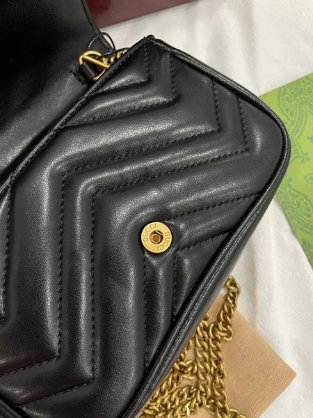 Сумка Gucci Marmont Super Mini Shoulder Bag in Black Matelass&eacute; Chevron Leather/Gold-Toned Hardware 0611251 фото