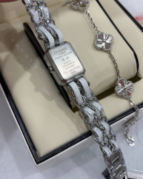 Годинник Chanel Premi&egrave;re &Eacute;dition Originale Watch Steel and White Leather/White Dial + Браслет Van Cleef & Arpels Bracelet Vintage Alhambra 5 Motifs 18K White Gold 6128 фото
