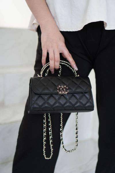 Сумка Chanel Top Handle Wallet with Chain in Black Quilted Caviar Leather with Gold Hardware 122 фото