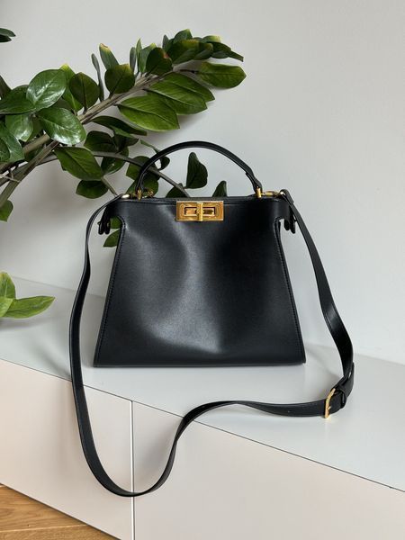Сумка Fendi Large Iconic Essentially Peekaboo Top Handle Bag in Black Leather 99437 фото