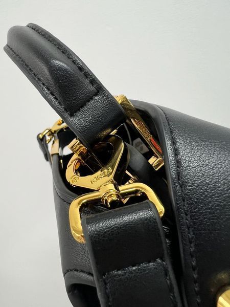 Сумка Fendi Large Iconic Essentially Peekaboo Top Handle Bag in Black Leather 99437 фото