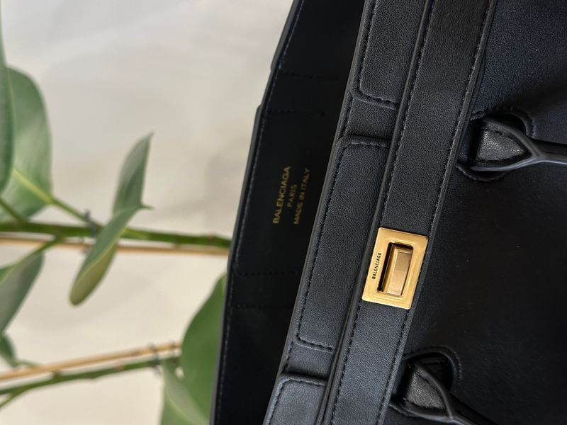 Сумка Balenciaga Bel Air Small Carry All Bag in Black/Gold 99751 фото