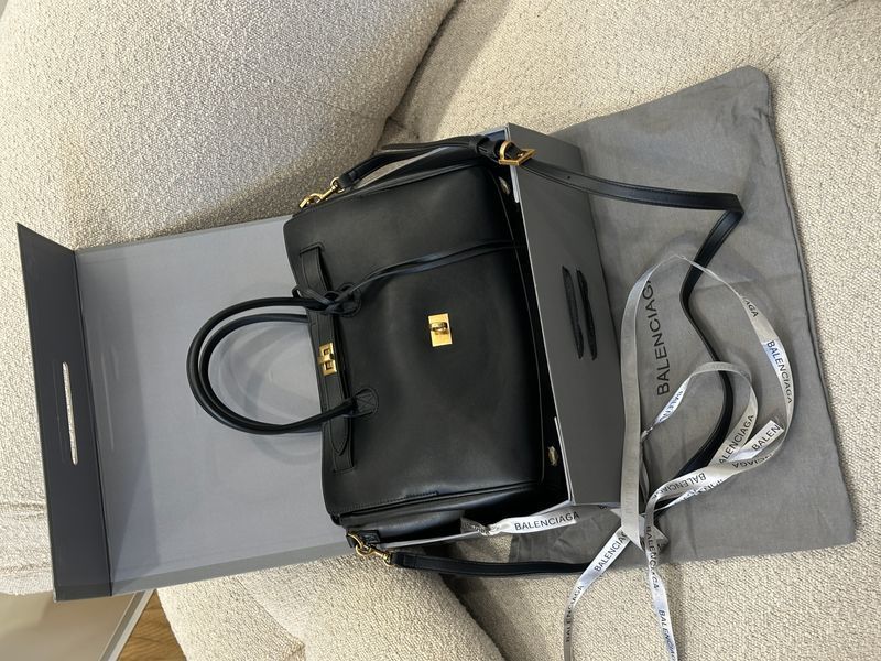 Сумка Balenciaga Bel Air Small Carry All Bag in Black/Gold 99751 фото
