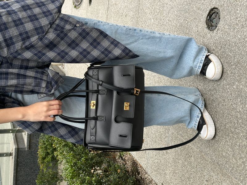 Сумка Balenciaga Bel Air Small Carry All Bag in Black/Gold 99751 фото