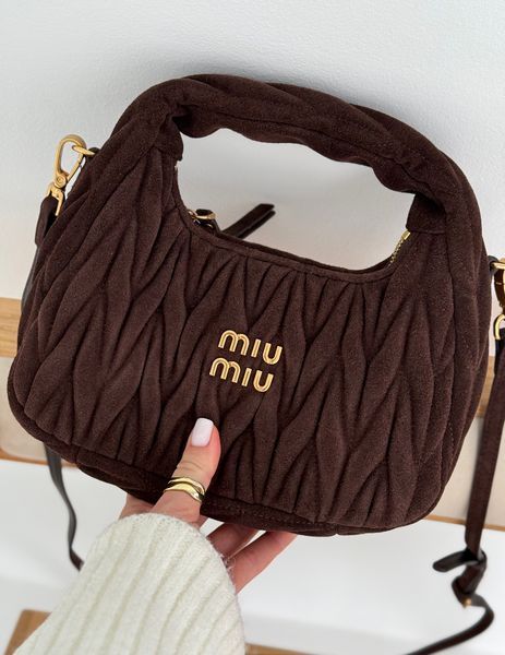 Сумка Miu Miu Wander Matelass&eacute; Suede Hobo Bag in Dark Brown 17048 фото