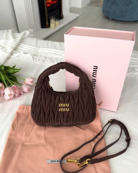 Сумка Miu Miu Wander Matelass&eacute; Suede Hobo Bag in Dark Brown 17048 фото