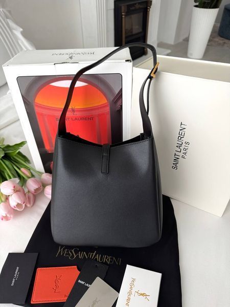 Сумка Saint Laurent Le 5 &Agrave; 7 Supple Small Shoulder Bag in Black Leather 5061 фото