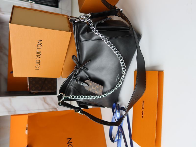 Сумка Louis Vuitton CarryAll Cargo Vibe PM Bag in Black Leather 171 фото