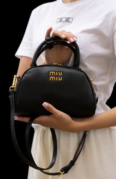 Сумка Miu Miu Leather Top-Handle Bag in Black 0463 фото