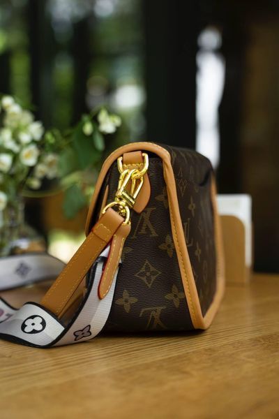 Сумка Louis Vuitton Diane Satchel Bag in Brown Monogram Coated Canvas 0359 фото