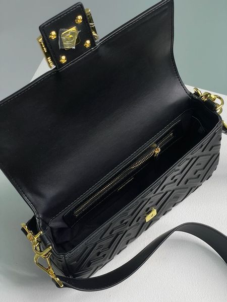 Cумка Fendi Baguette Leather Bag Black 032 фото