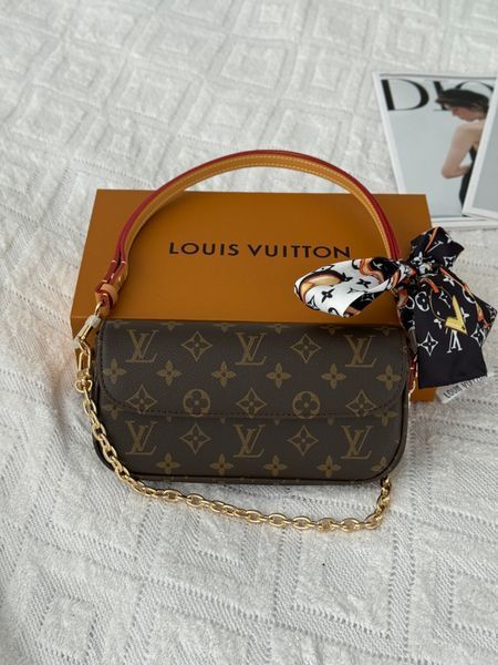 Сумка Louis Vuitton Wallet On Chain Ivy in Brown Monogram Coated Canvas/Gold Hardware 624 фото