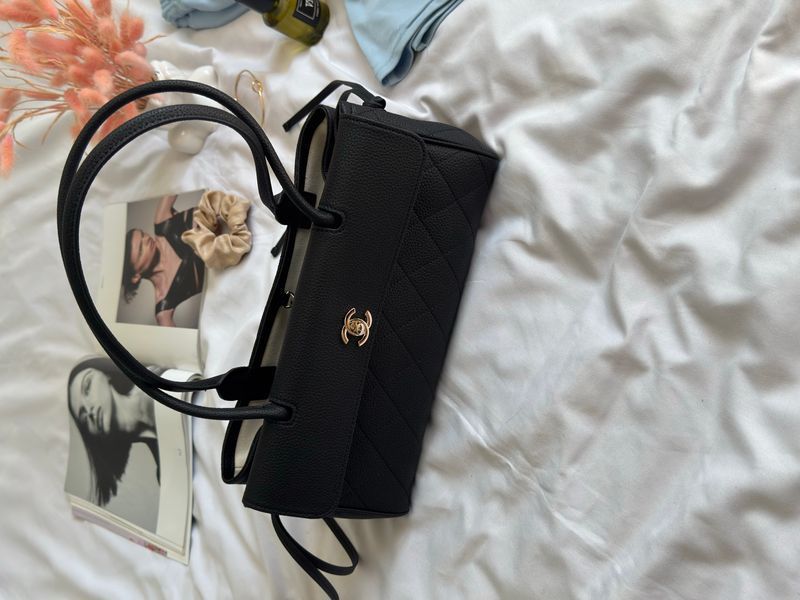 Сумка Chanel Small East West Shopping Bag in Black Grained Calfskin & Gold-Tone Metal 01254 фото