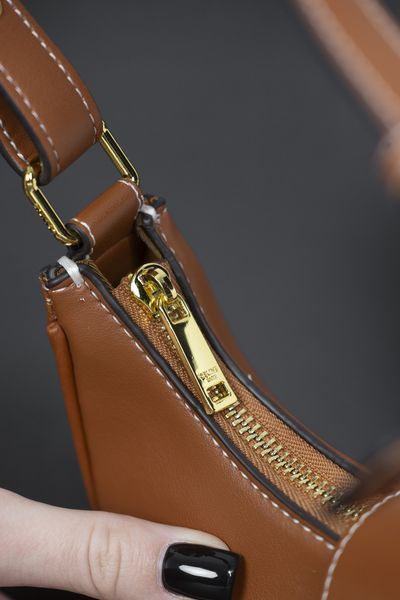 Сумка Celine Medium Ava Triomphe Shoulder Bag in Brown Smooth Calfskin/Gold Hardware 0441 фото