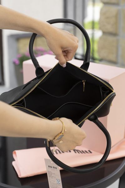Сумка Miu Miu Aventure Top-Handle Bag in Black Nappa Leather 0482 фото