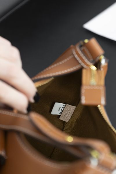 Сумка Celine Medium Ava Triomphe Shoulder Bag in Brown Smooth Calfskin/Gold Hardware 0441 фото