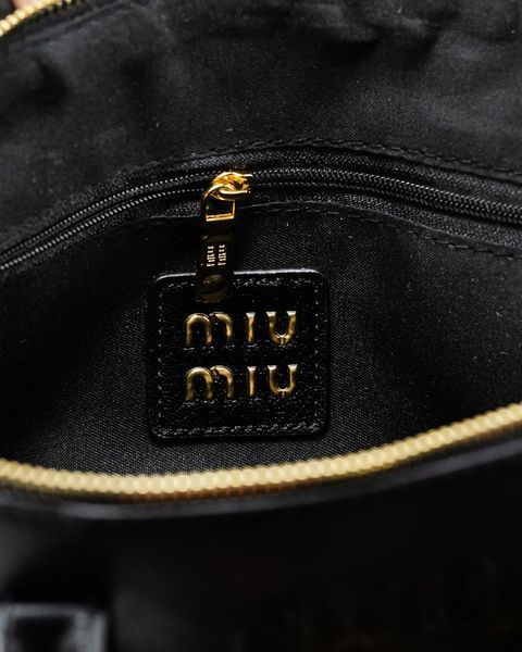 Сумка Miu Miu Aventure Top-Handle Bag in Black Nappa Leather 0482 фото