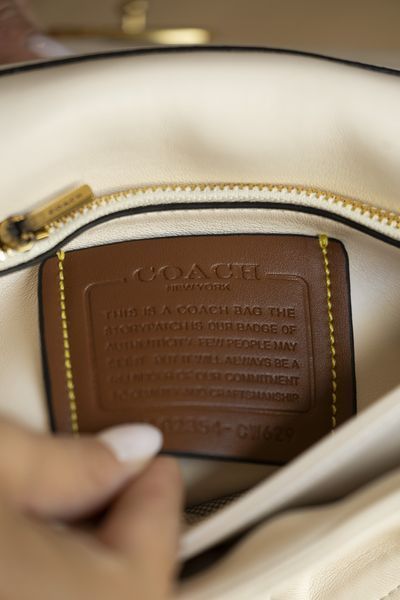 Сумка Coach Times Square Tabby Shoulder Bag 20 with Pillow Quilting Chalk/Brass Hardware 0540 фото