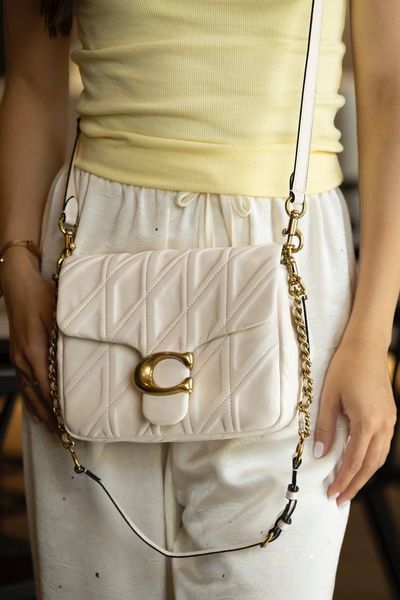 Сумка Coach Times Square Tabby Shoulder Bag 20 with Pillow Quilting Chalk/Brass Hardware 0540 фото