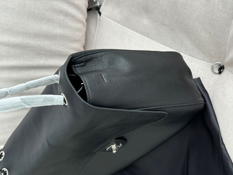 Сумка Chanel Maxi "Souplissimo" Large Flap Bag in Black Caviar Leather with Silver Tone Hardware Premium 649 фото