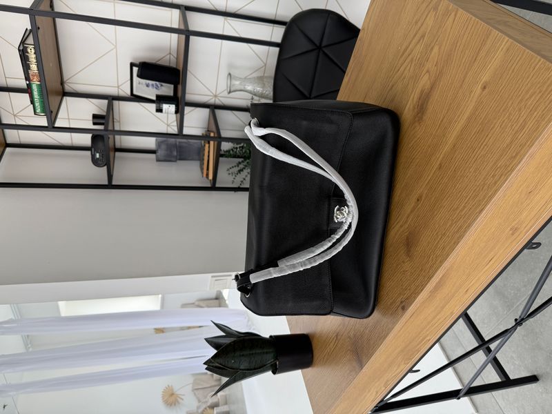 Сумка Chanel Maxi "Souplissimo" Large Flap Bag in Black Caviar Leather with Silver Tone Hardware Premium 649 фото