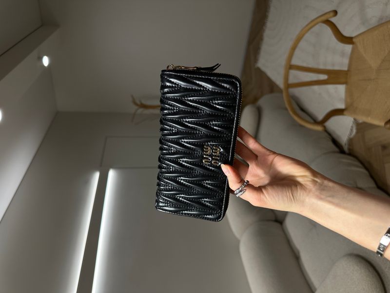Гаманець Miu Miu Large Matelass&eacute; Nappa Leather Wallet Black 88189 фото