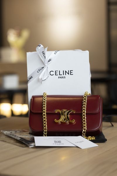 Cумка Celine Classique Triomphe Chain Shoulder Bag in Shiny Red Calfskin/Gold Hardware 0535 фото