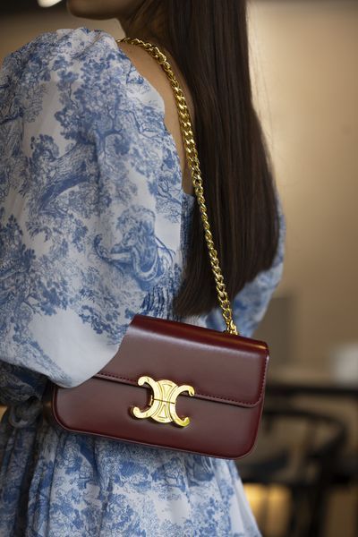 Cумка Celine Classique Triomphe Chain Shoulder Bag in Shiny Red Calfskin/Gold Hardware 0535 фото