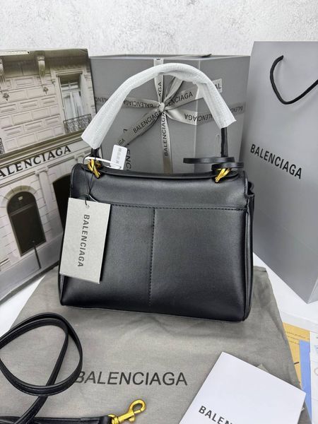 Сумка Balenciaga Rodeo Mini Handbag in Black Smooth Calfskin/Gold Hardware 406 фото