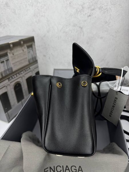 Сумка Balenciaga Rodeo Mini Handbag in Black Smooth Calfskin/Gold Hardware 406 фото