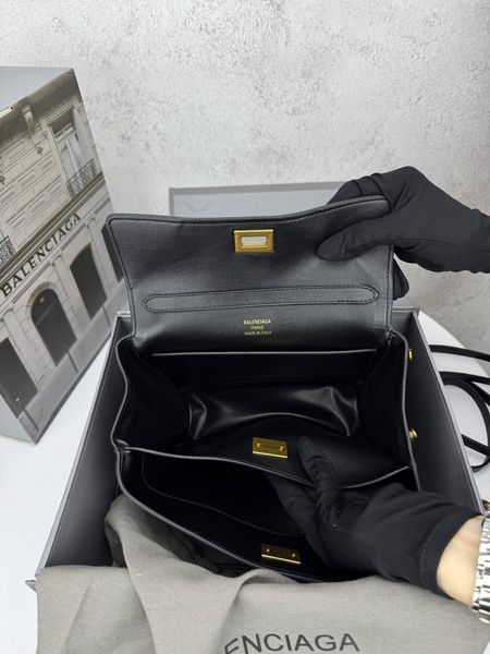 Сумка Balenciaga Rodeo Mini Handbag in Black Smooth Calfskin/Gold Hardware 406 фото