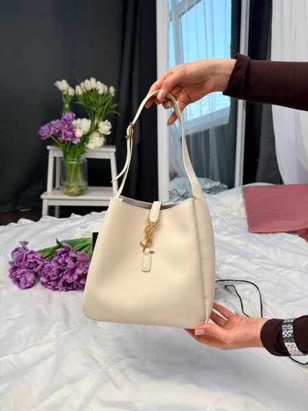 Сумка Saint Laurent Le 5 &Agrave; 7 Supple Small Shoulder Bag in Ivory Leather 5061 фото