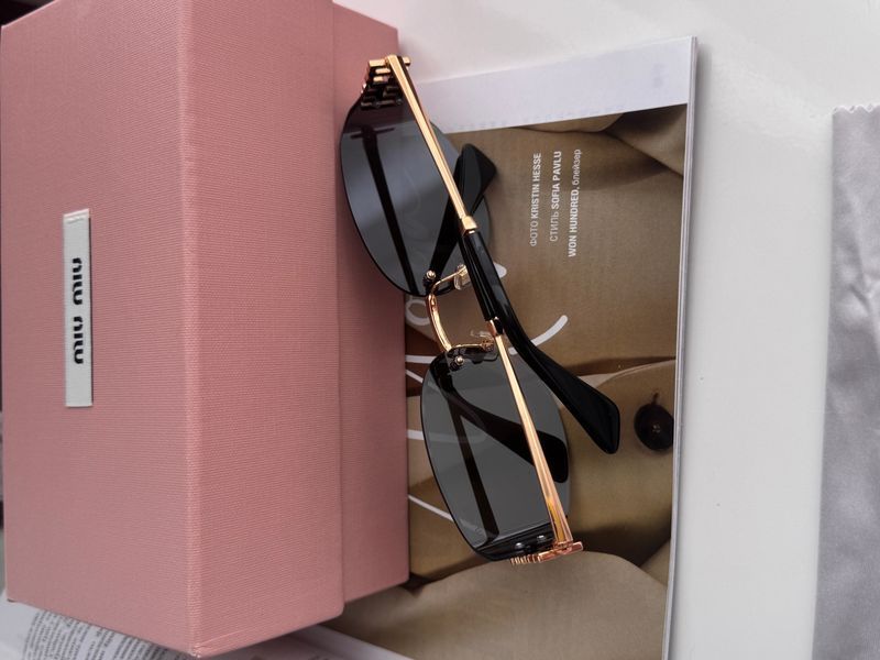 Очки Miu Miu Sunglasses MU 8065 5AK-101 Black/Gold 0321 фото