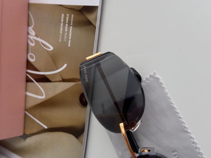 Очки Miu Miu Sunglasses MU 8065 5AK-101 Black/Gold 0321 фото