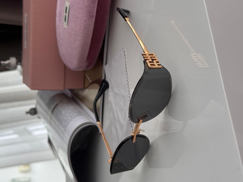 Очки Miu Miu Sunglasses MU 8065 5AK-101 Black/Gold 0321 фото