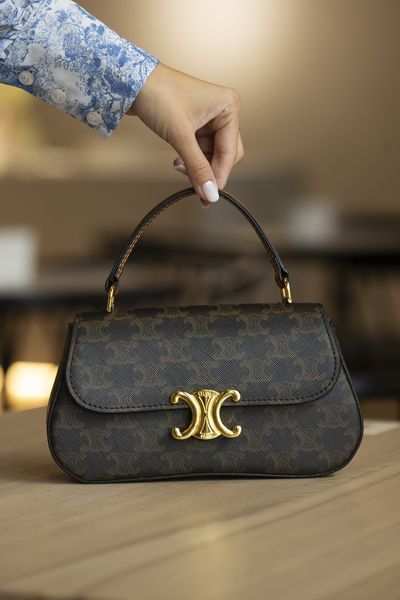 Сумка Celine Lola in Triomphe Canvas and Calfskin Tan 0536 фото