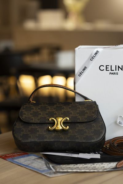 Сумка Celine Lola in Triomphe Canvas and Calfskin Tan 0536 фото