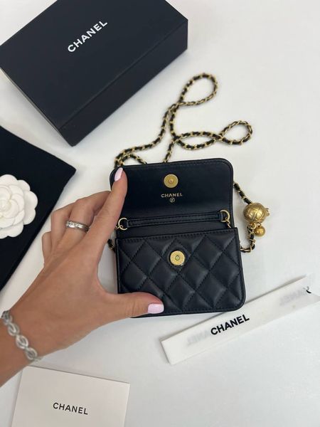 Сумка Chanel Mini Flap Waist Pearl Crush Bag with Chain in Quilted Lambskin Black/Gold Hardware 452 фото