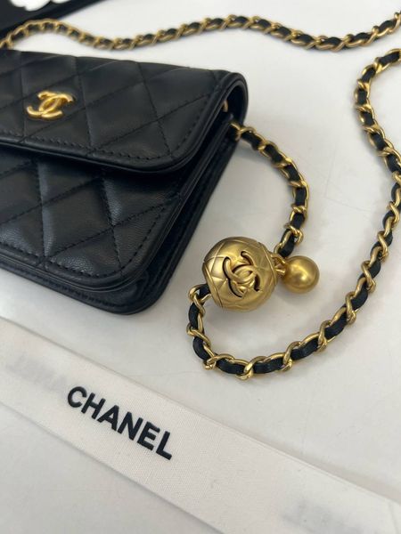 Сумка Chanel Mini Flap Waist Pearl Crush Bag with Chain in Quilted Lambskin Black/Gold Hardware 452 фото