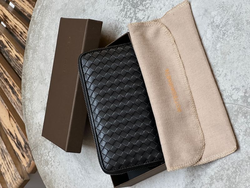 Кошелек Bottega Veneta Intrecciato Piccolo Zip Wallet Black 88184 фото