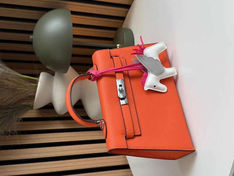 Сумка Hermes Mini Kelly 22 in Orange Epsom Leather/Palladium Hardware 111 фото