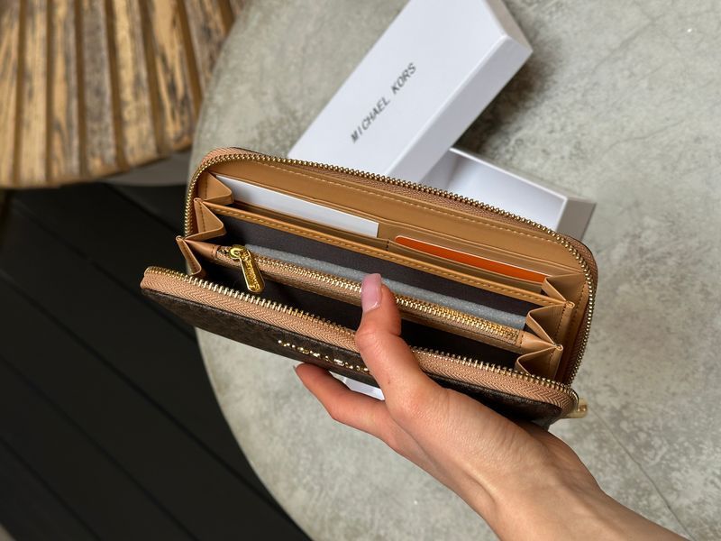 Гаманець Michael Kors Large Wallet Zip Brown 88181 фото