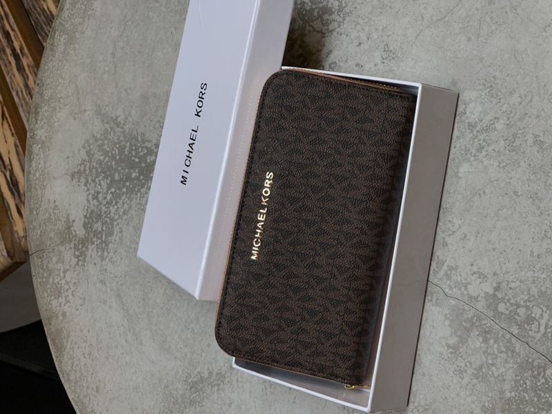 Гаманець Michael Kors Large Wallet Zip Brown 88181 фото