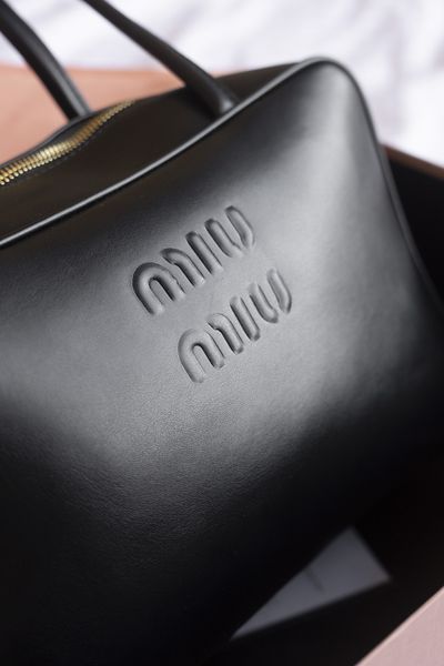 Сумка Miu Miu Arcadie Softy Handbag in Black Leather 0490 фото
