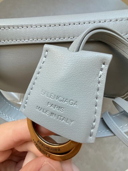 Сумка Balenciaga Rodeo Handbag Mini in Grey Smooth Calfskin/Gold Hardware 406 фото
