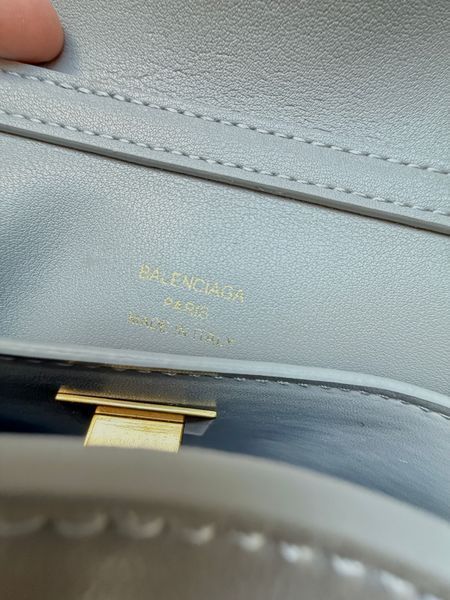 Сумка Balenciaga Rodeo Handbag Mini in Grey Smooth Calfskin/Gold Hardware 406 фото