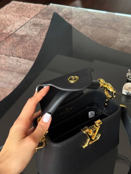 Сумка Louis Vuitton Capucines Mini in Black Taurillon Leather/Gold-Tone Hardware with Leather Strap 76896 фото
